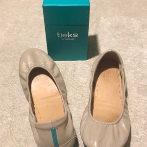Feather Grey Tieks